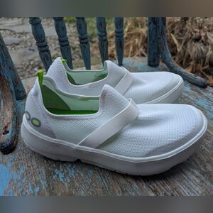 Women's OOFOS White Toning Sneakers Size 8/39